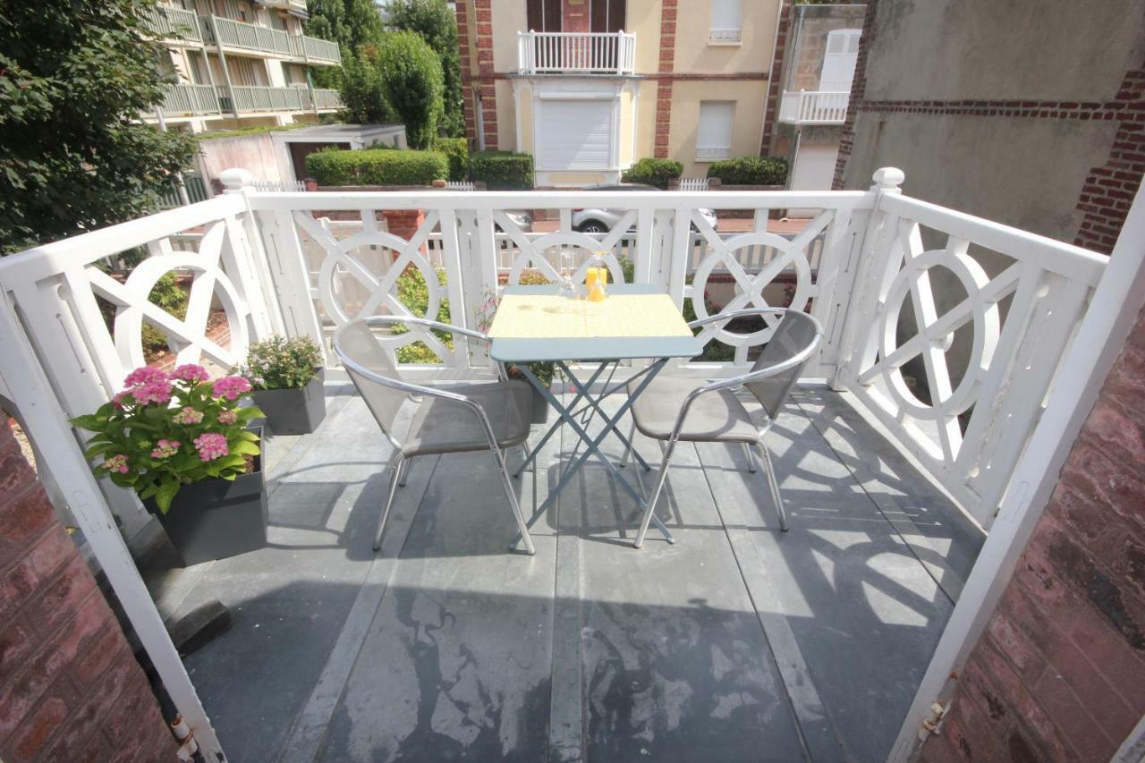 Studio + Terrasse Centre-Ville Villers Sur Mer Apartment Luaran gambar